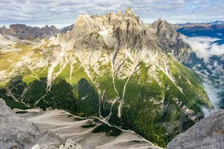 Aussicht von Oberbachernspitze in den Alpen