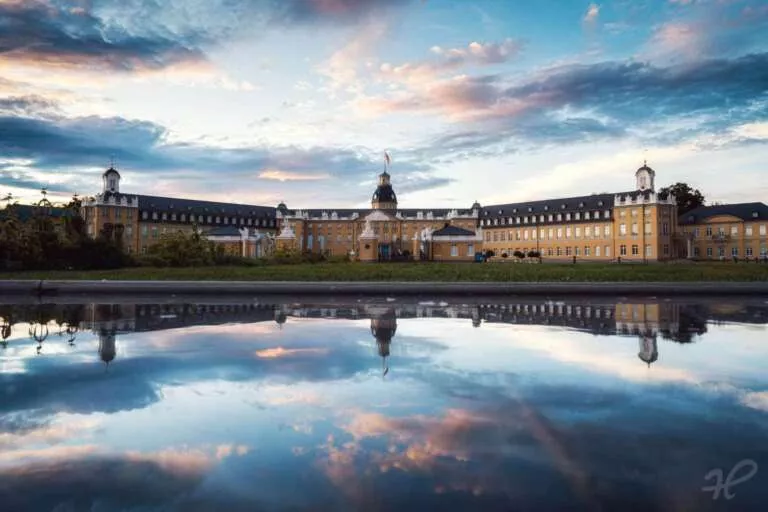 Schloss Karlsruhe mit Spiegelung