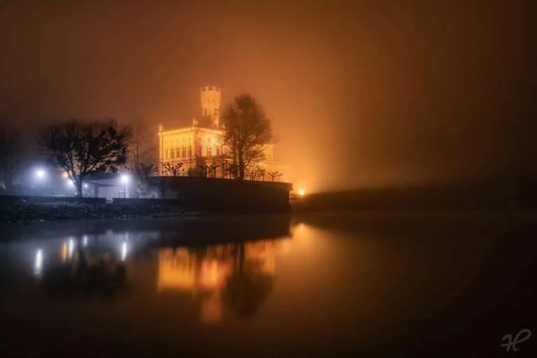 Misty Montfort, Schloss Langenargen im Nebel