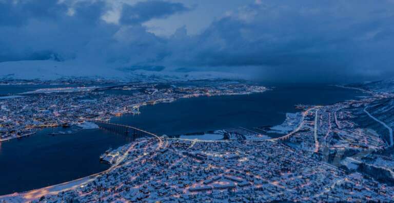 Blick auf Tromsø im Winter