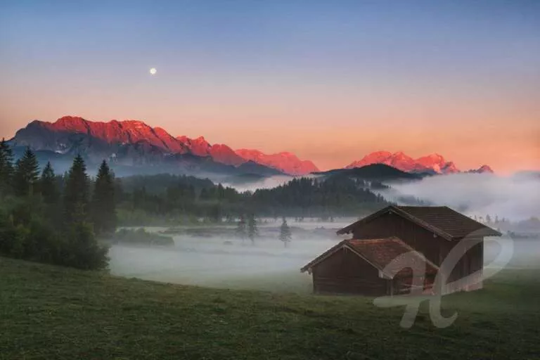 Vollmond im Karwendel mit Hütte