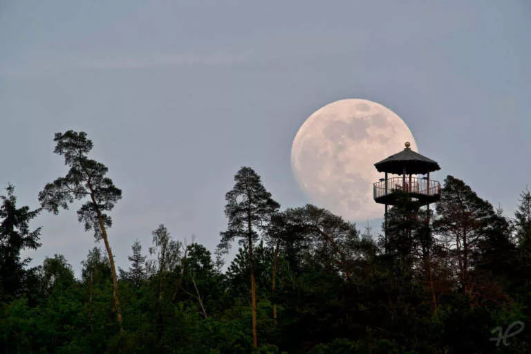 Mondaufgang am Geigerskopfturm