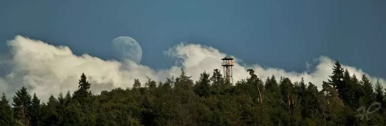 Geigerskopfturm Mondaufgang