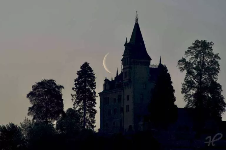 Mondsichel über der Burg Rodeck