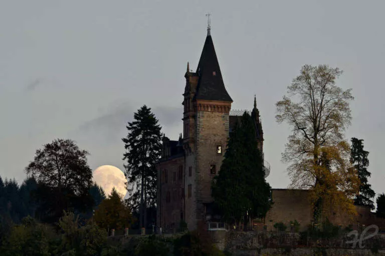 Burg Rodeck Mondaufgang