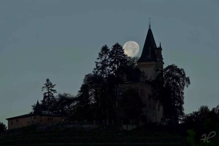 Monduntergang hinter Burg Rodeck