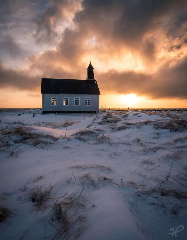 Abendstimmung an einer Kirche auf Island