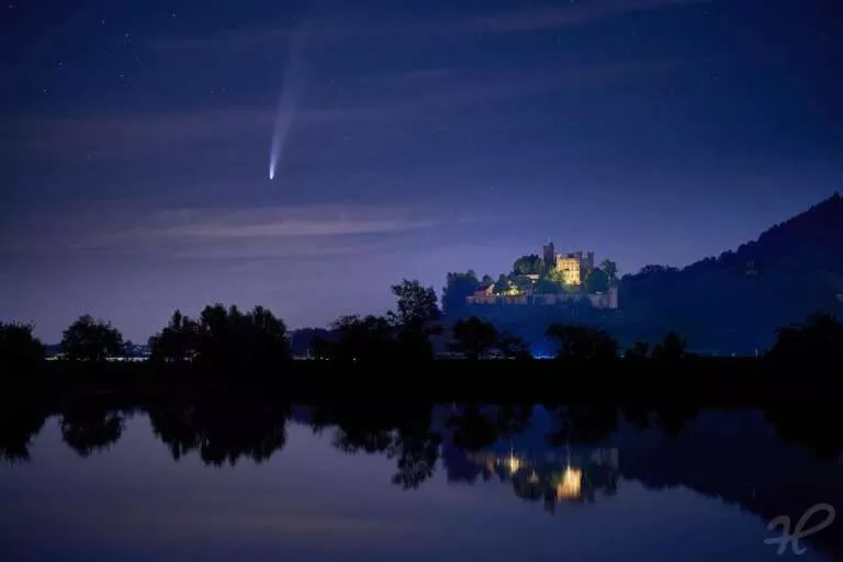 Komet Neowise mit Schloss Ortenberg 2020