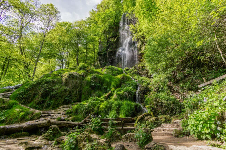 Bad Urach Wasserfall mit Sitzbank