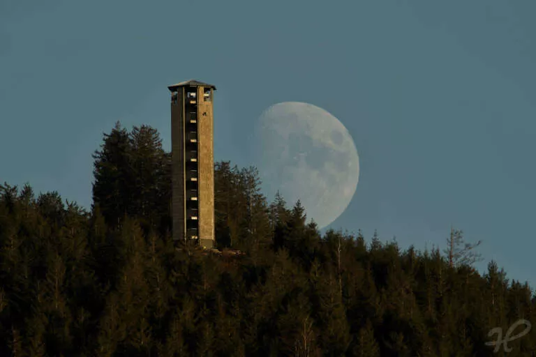 Mondaufgang neben Buchkopfturm