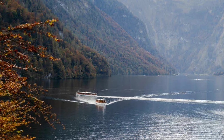 Bootsfahrt im bayrischen Fjord