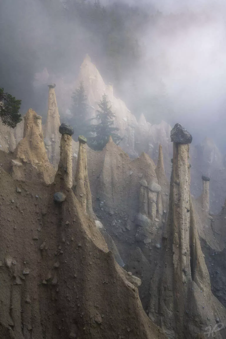 Stone Hats, Erdpyramiden in den Dolomiten