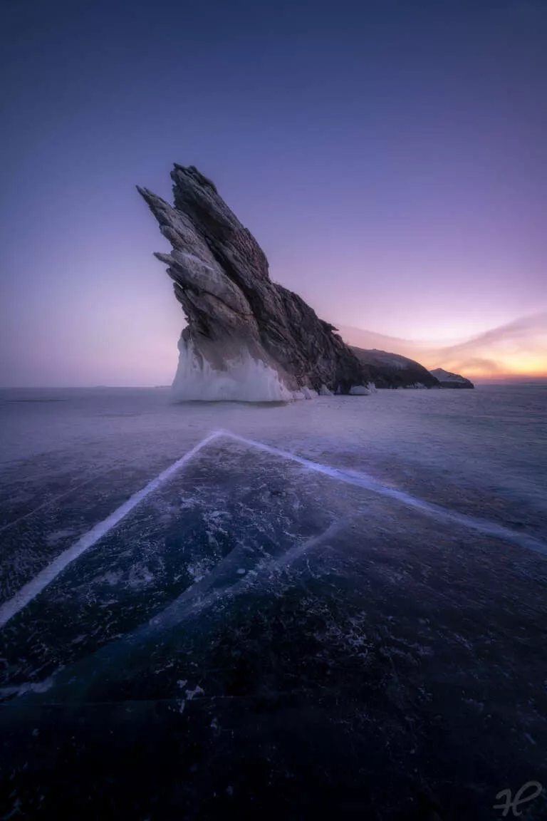 Baikal Ship, Felsen im gefrorenen Baikalsee
