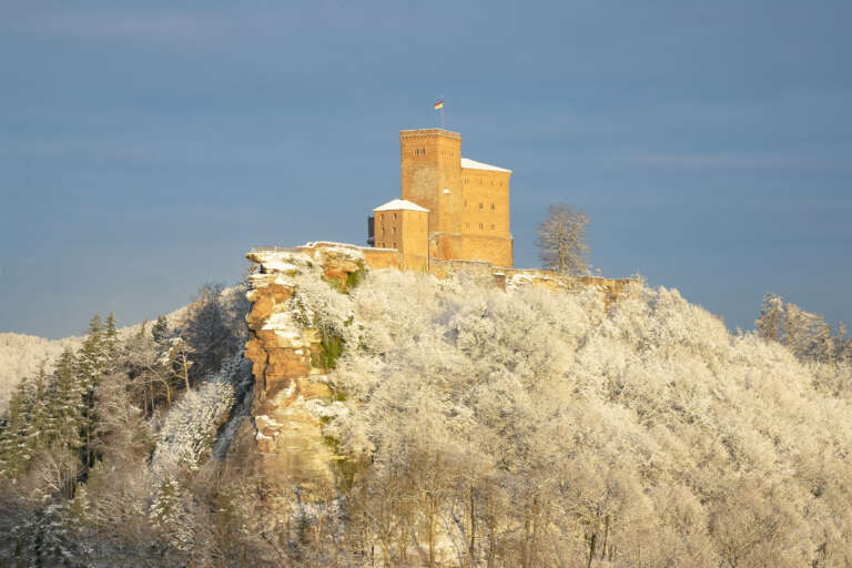 Burg Trifels mit Schnee