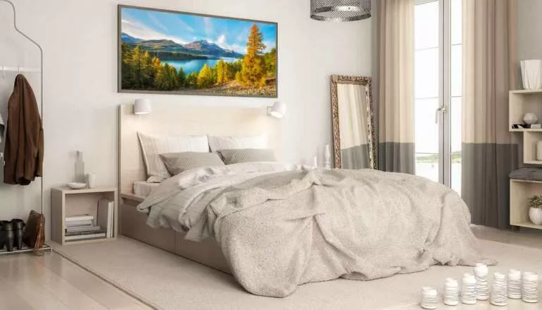 Ein Panorama Wandbild von Heimatfotos aus der Schweiz in einem Schlafzimmer - Schadstofffreier UV-Direktdruck auf Leinwand in bester Bildqualität mit Rahmen - Ein Foto von Fotograf und André Wandrei aus der Schweiz - Das Foto wurde im Engadin (Graubünden) aufgenommen und zeigt Berge und einen See