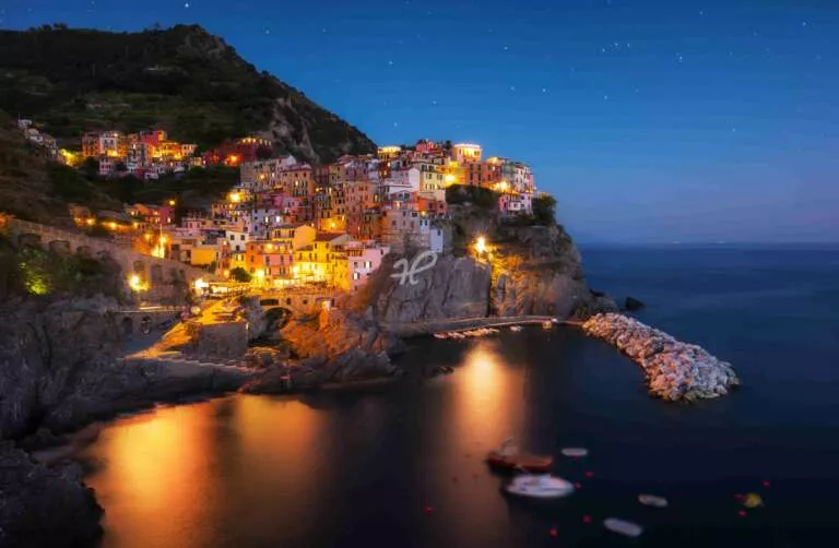 Bunte Häuser am Mittelmeer in der Cinque Terre in Italien