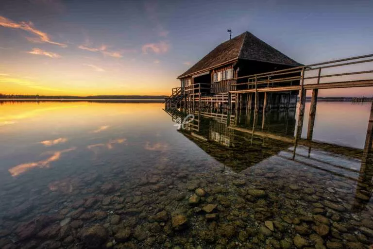 Bootshaus am Ammersee zum Sonnenuntergang