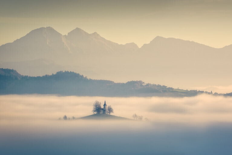 Die Kirche auf dem Hügel