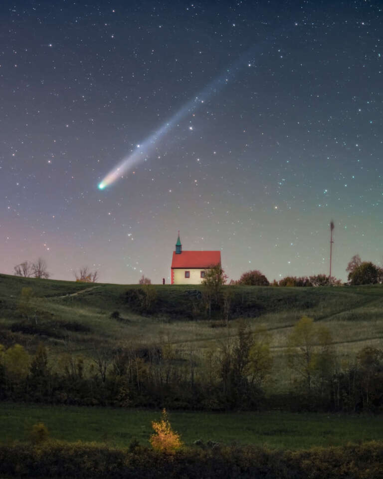 Komet C/2025 A6 (Lemmon) über dem Walberla in der Fränkischen Schweiz