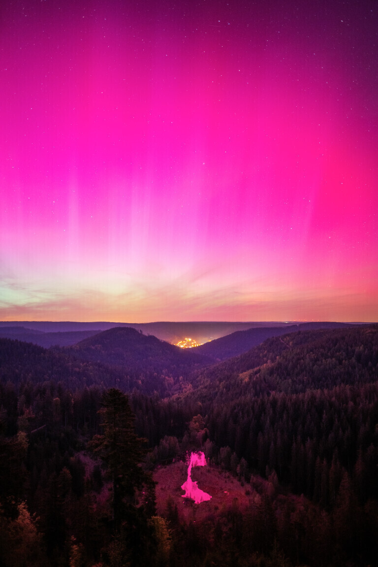 Polarlichter über dem Ellbachsee im Schwarzwald