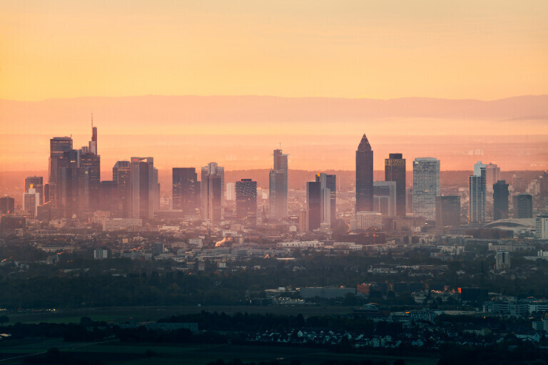 Skyline Frankfurt zur blauen Stunde