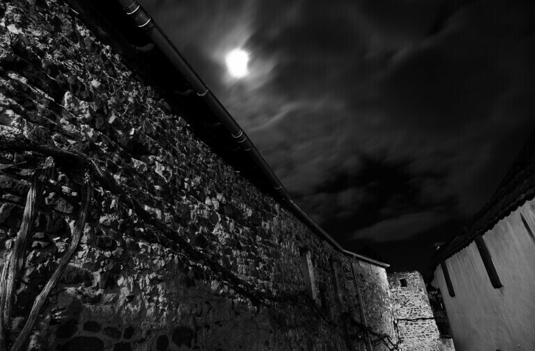 Stadtmauer in Freinsheim bei Nacht