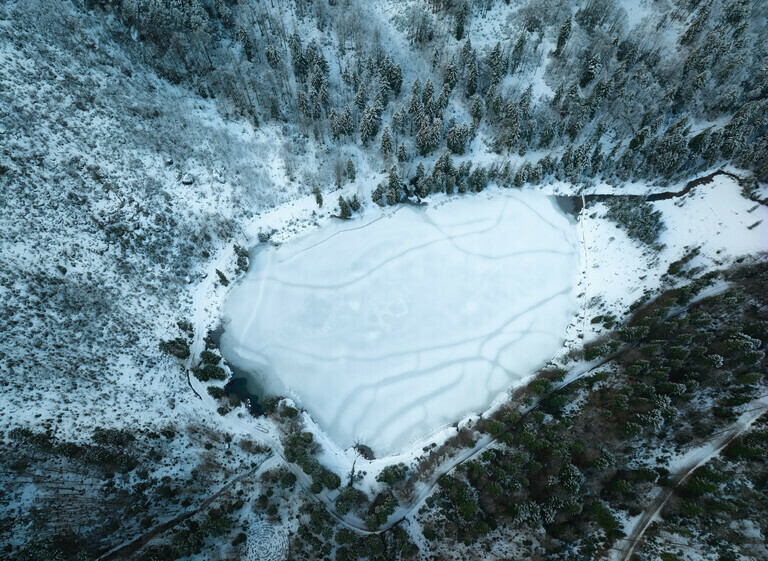 Frillensee im Winter – Luftaufnahme des Frillensee im Chiemgau bei Inzell
