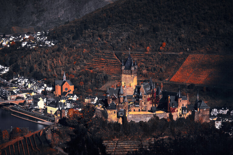 Die Reichsburg Cochem im Herbst
