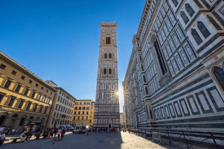 Cattedrale di Santa Maria del Fiore mit Turm in Florenz