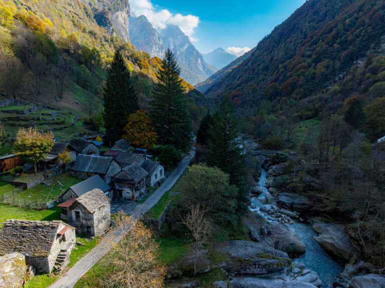 Kleines Dorf im Verzasca-Tal