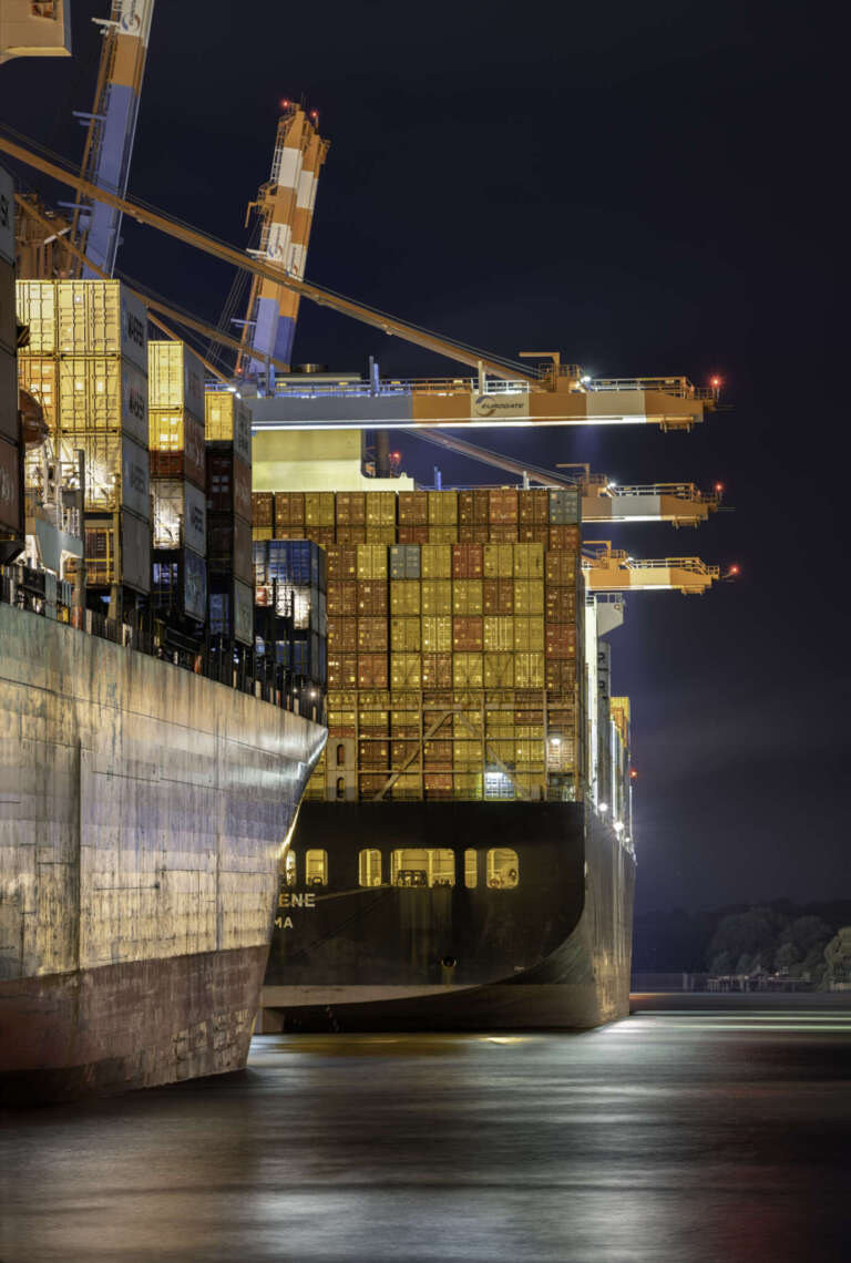 Containerschiff Hamburger Hafen