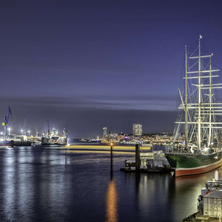 Seglelschiff Landungsbrücken Hamburg