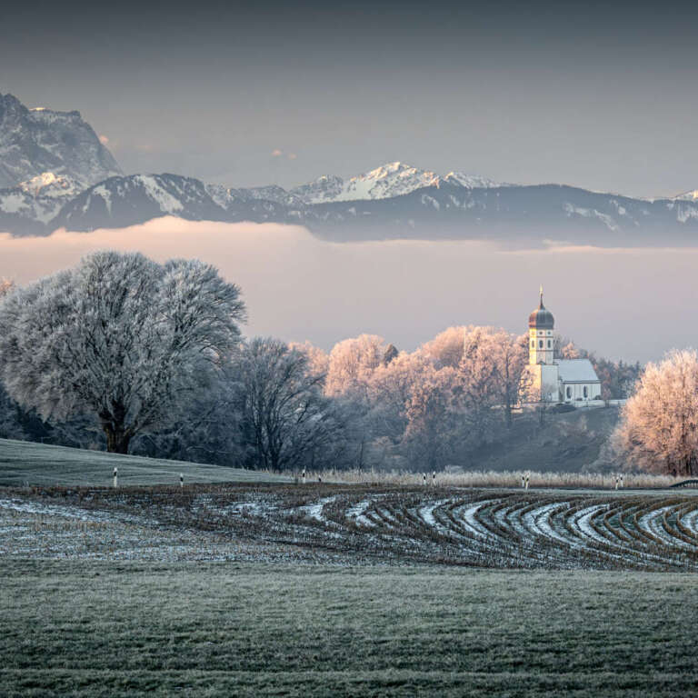Frostiger Morgen im Alpenvorland
