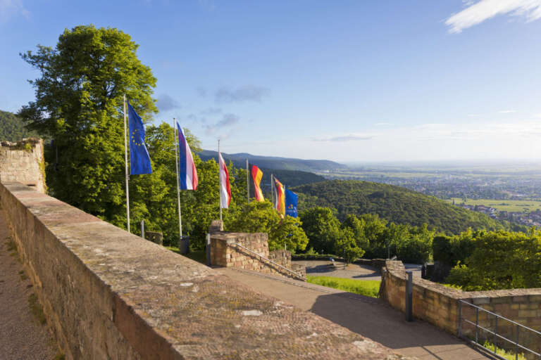 Blick vom Hambacher Schloss auf die Rheinebene