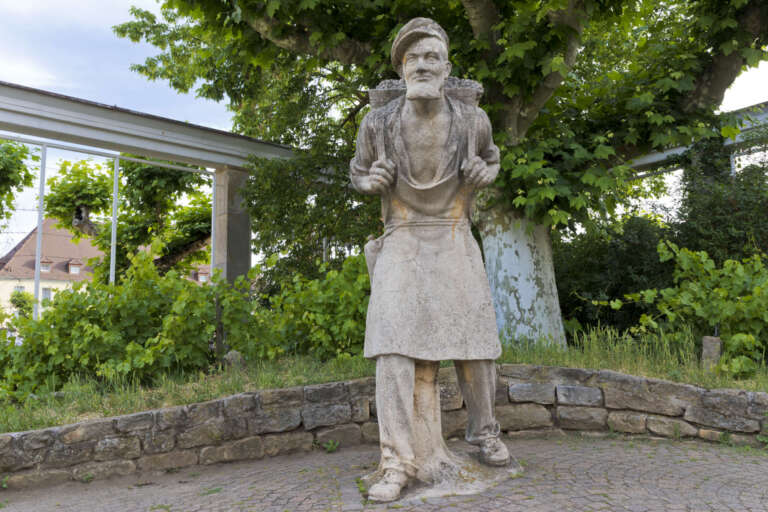 Das Winzerstandbild vor dem Kurpark von Bad Dürkheim