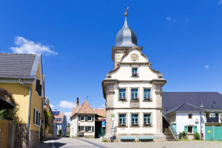 Das barocke Rathaus in Leistadt