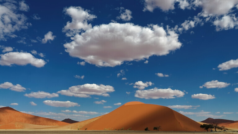 Sossusvlei  – Düne Sieben mit Wolken